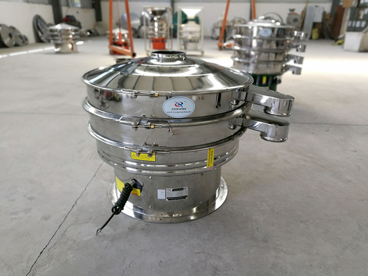 全不銹鋼振動篩整機采用不銹鋼拋光而成,干凈衛生,可避免原料被污染